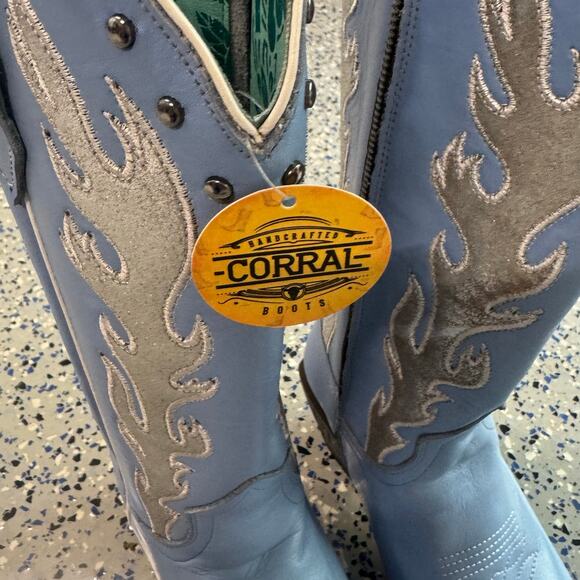 Corral Baby Blue Flame Studded Embroidered Western Boots Snip Toe 8.5M NWOB - Picture 12 of 13